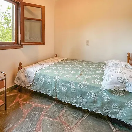 2 Bedroom Stunning In Astros Peloponnese Casa de Férias Koutroufa