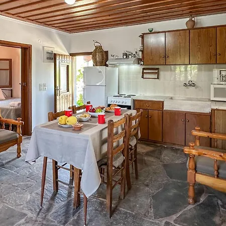 2 Bedroom Stunning In Astros Peloponnese Casa de Férias
