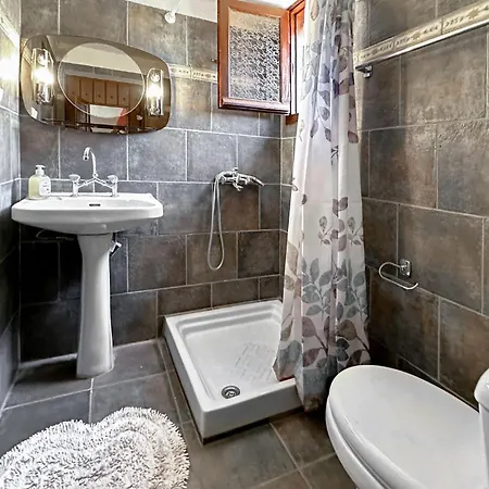 Gorgeous Home In Astros Peloponnese Nyaraló
